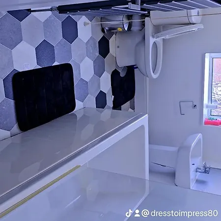 Dress To Impress 1 Апартаменти Лідс